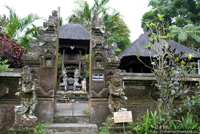 Пура Лухур Батукару Бали, Индонезия