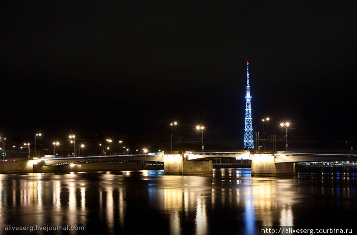 Вечером вдоль по набережной Большой Невки, ноябрь Санкт-Петербург, Россия