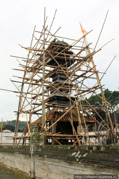 Строят понемногу Бали, Индонезия