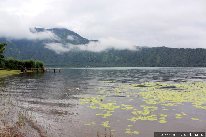 Озеро Барантан (иногда его называют по-русски — Братан) Бали, Индонезия