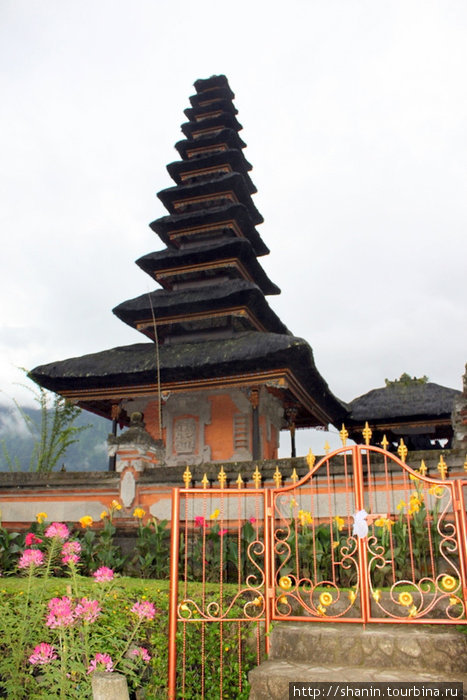 Многоярусная пагода Бали, Индонезия