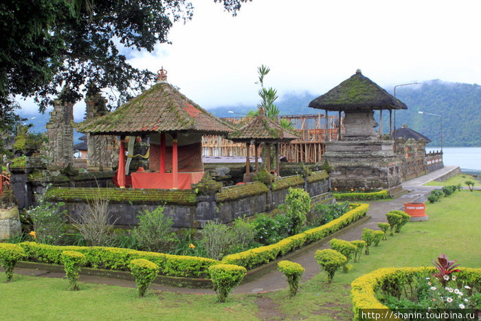 Храмовый комплекс Улан Дану Бали, Индонезия