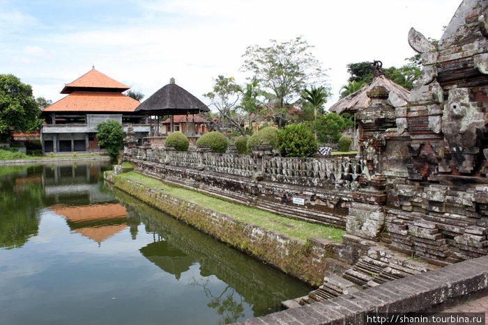 Вода и храм Убуд, Индонезия