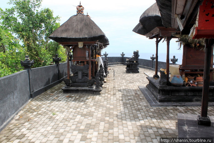 Дорога к храму Танах-Лот, Индонезия