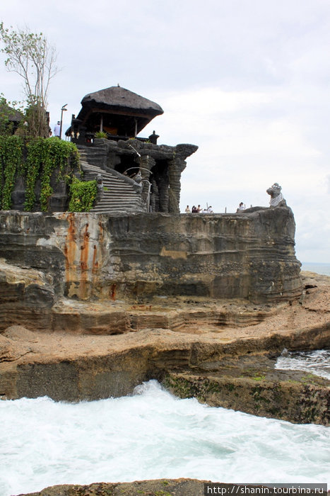 Храм на островке Танах-Лот, Индонезия