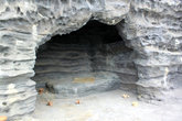 Священная пещера в храме Танах-Лот
