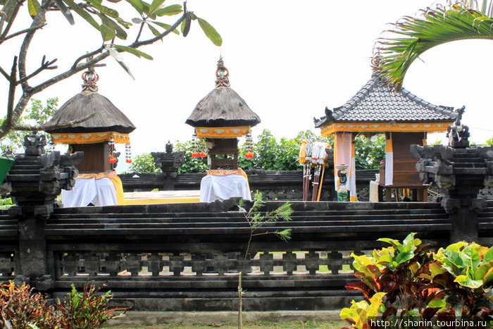Храм Танах-Лот, Индонезия