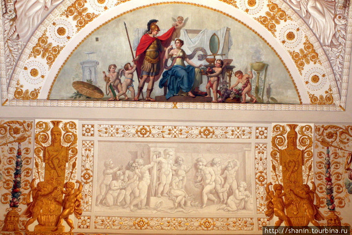 Фреска на потолке одного из залов Русского музея