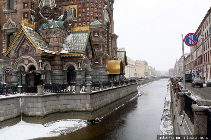 Канал у Спаса на Крови льдом еще не покрылся Санкт-Петербург, Россия