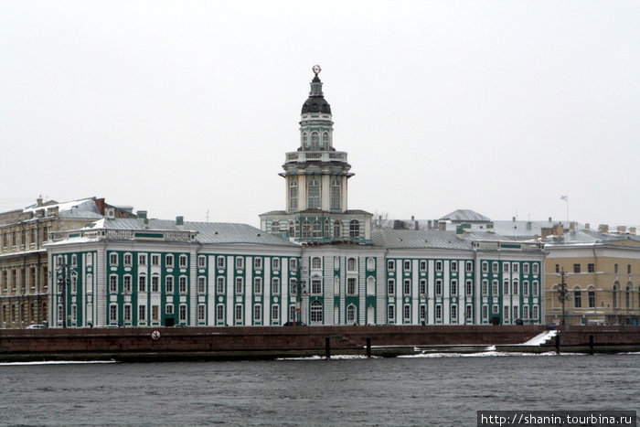 Кунст-камера и Нева — еще без льда Санкт-Петербург, Россия