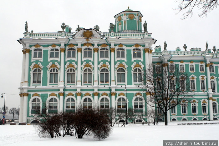 Угол Зимнего дворца — действительно, зимний вид Санкт-Петербург, Россия