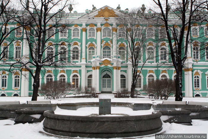 Фонтан перед Зимним дворцом Санкт-Петербург, Россия