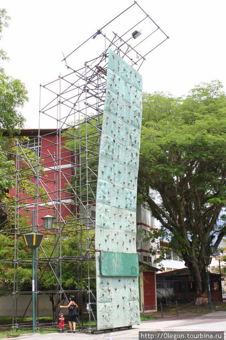 Высокая стена для соревнований скалолазов Мерида, Венесуэла
