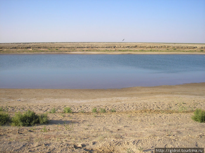 Сбросной канал (Бывший пролив Берга). Это уже искусственный канал. Кызылординская область, Казахстан