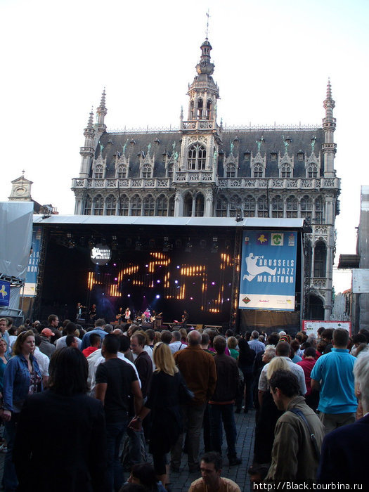 На Гран Пляс проводят концерты и отмечают праздники Брюссель, Бельгия