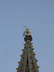 Шпиль ратуши увенчан пятиметровым медным флюгером, изображающим архангела Михаила