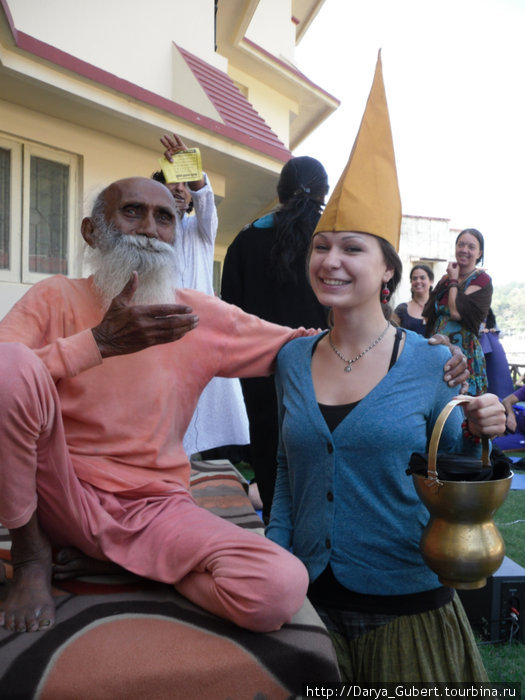 Йога-фест в Ришикеше. Занятия у 101-летнего йога Ришикеш, Индия