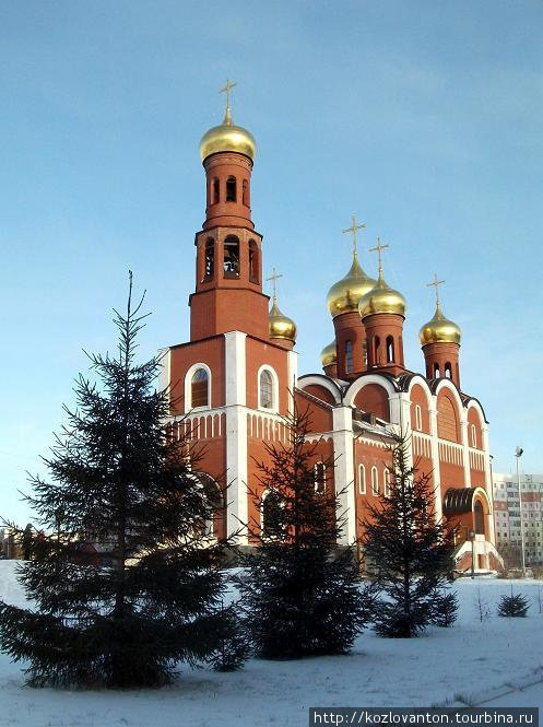 Церковь Рождества Христова на берегу Оби. Нижневартовск, Россия