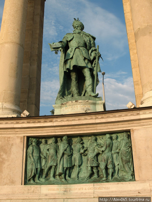 Габор Бетлен,князь Трансильвании.

Барельеф: Бетлен заключает договор с Богемией. Будапешт, Венгрия
