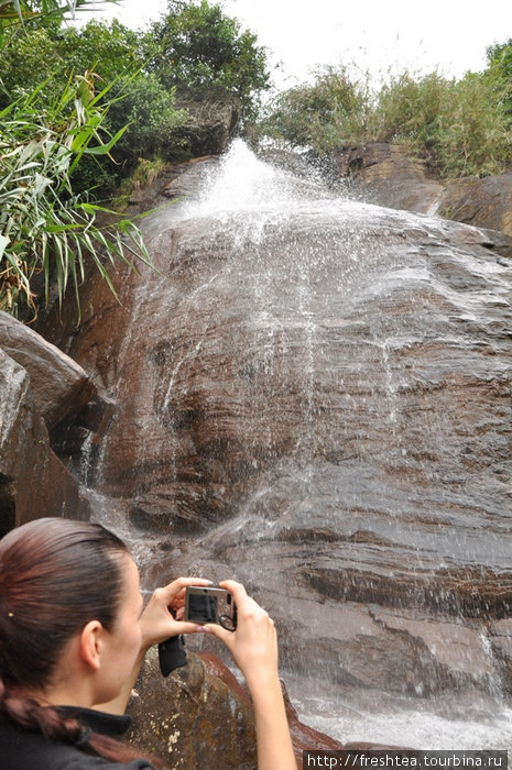 Водопад по здешним меркам невелик, однако нам впечатлил и длиной стру1, и мощным шумом. Центральная провинция, Шри-Ланка