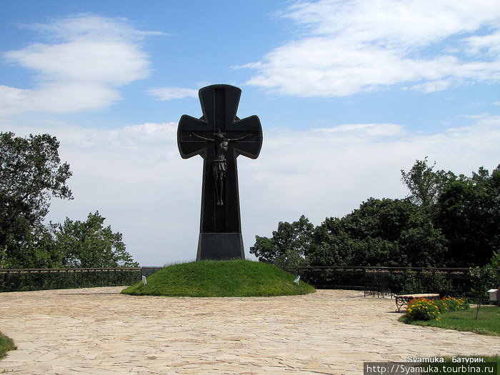 Памятник жертвам трагедии. Батурин, Украина