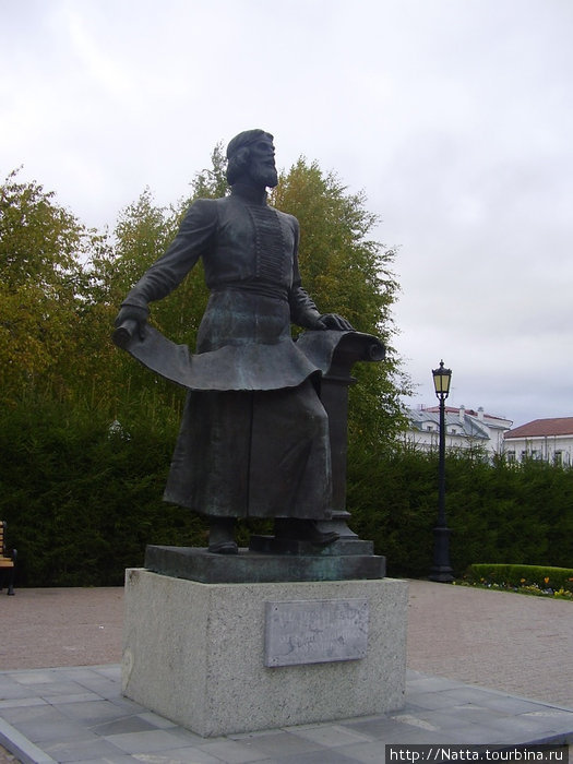 Памятник первому сибирскому картографу, зодчему-самоучке Семёну Ремизову