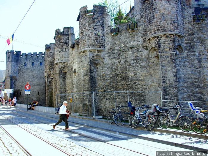 Средневековый замок Фландрских графов Гравенстен.