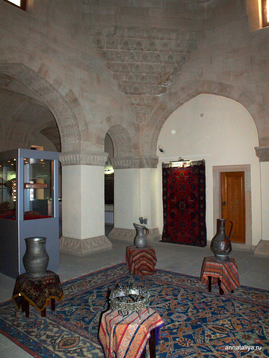 Внутри дворца теперь музей Баку, Азербайджан