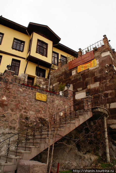 Лестница на стену, к дому Анкара, Турция
