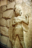 Каменная фигура воина с боевым топором