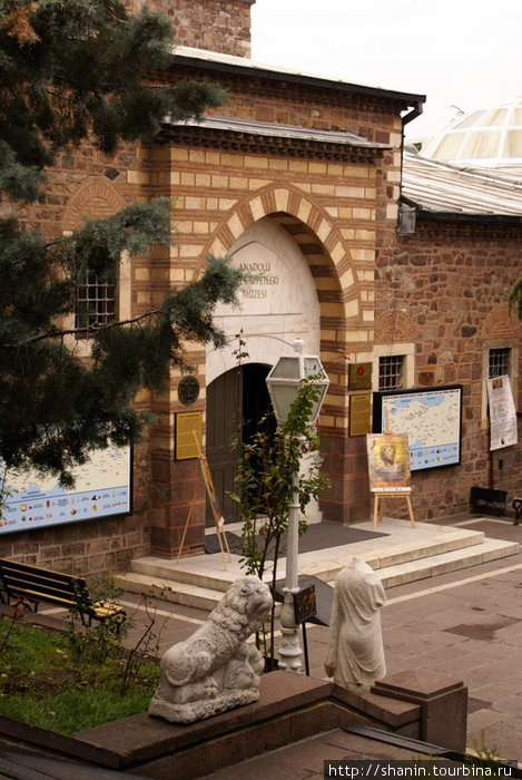 Вход в музей Анкара, Турция