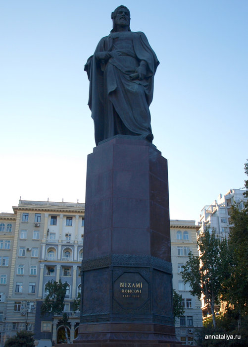 Памятник Низами Баку, Азербайджан