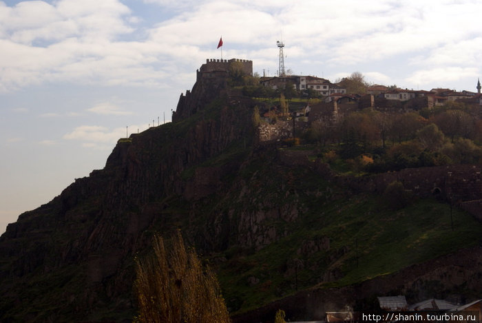 Замок Ак Кале на скале Анкара, Турция