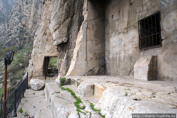 Гробницы в скале Амасья, Турция