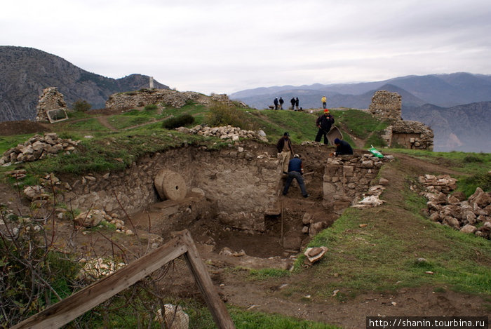 Идут раскопки на территории крепости Амасья, Турция