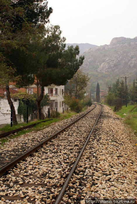 Железная дорога делит город на две части Амасья, Турция
