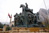 Памятник Ататюрку на площади Ататюрка