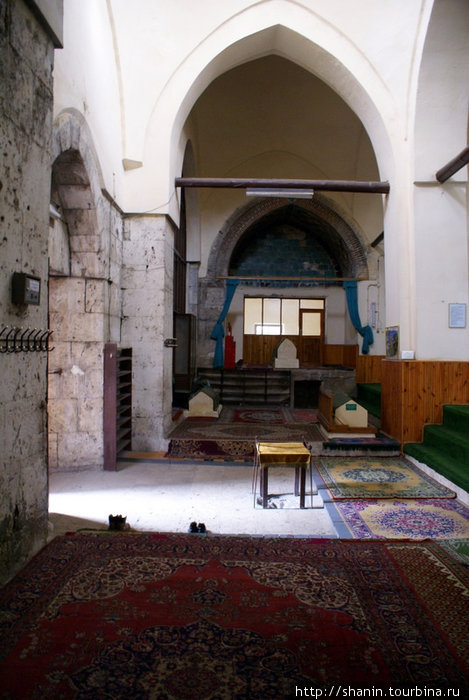 В мечети при Гёкмедресе Амасья, Турция