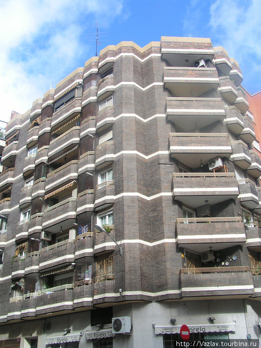 Безликая постройка Мадрид, Испания