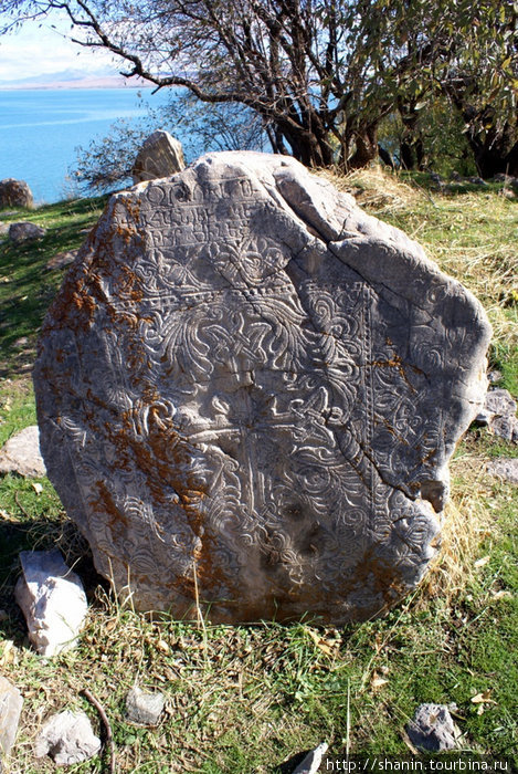 Могильный камень с надписью на древнеармянском языке Ван, Турция