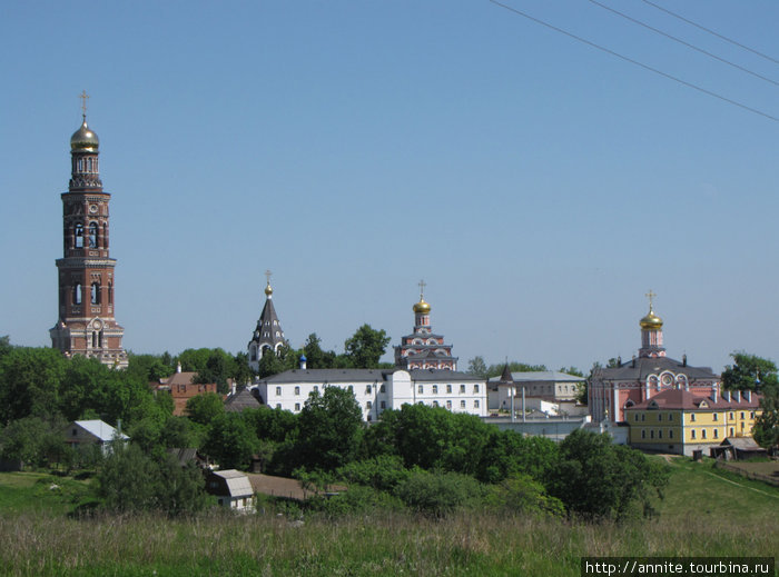 Панорама Свято-Иоанно-Богословского монастыря с обзорной площадки. Рыбное, Россия
