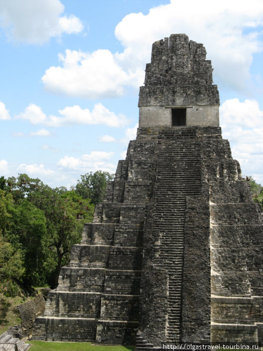 На Храм Ягуара подъема нет Тикаль Национальный Парк, Гватемала