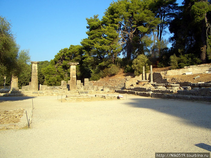 Храм Геры. Здесь зажигают огонь для современных Олимпийских игр. Полуостров Пелопоннес, Греция