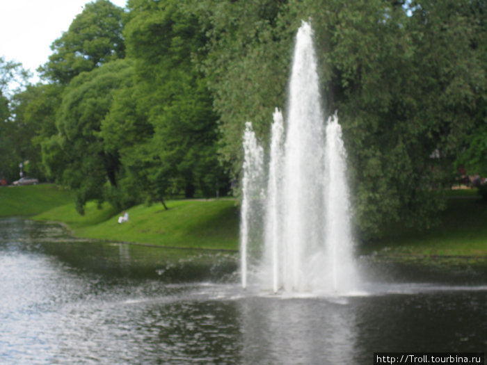 Бурный фонтан по моде садово-парковой архитектуры Рига, Латвия