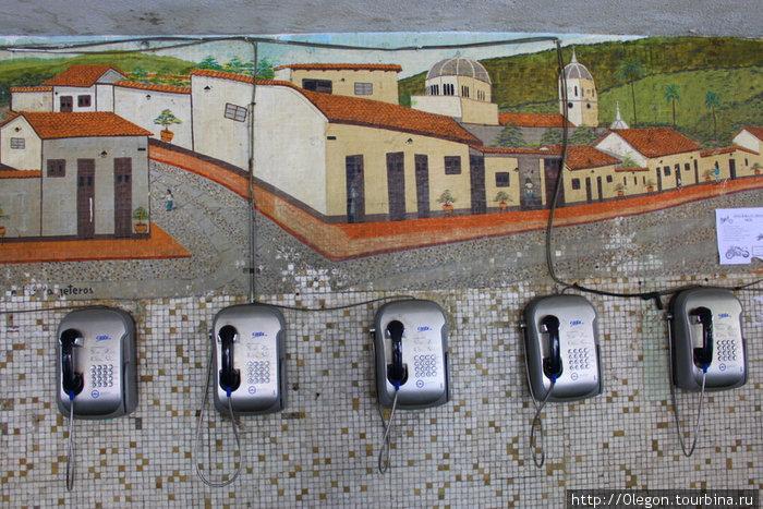 Рисунки домов города над городскими телефонами, в какой дом будете звонить? Венесуэла