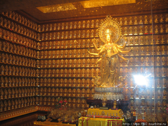 Золото-нефритовая богиня Милосердия (высота 3,8м) Провинция Хайнань, Китай