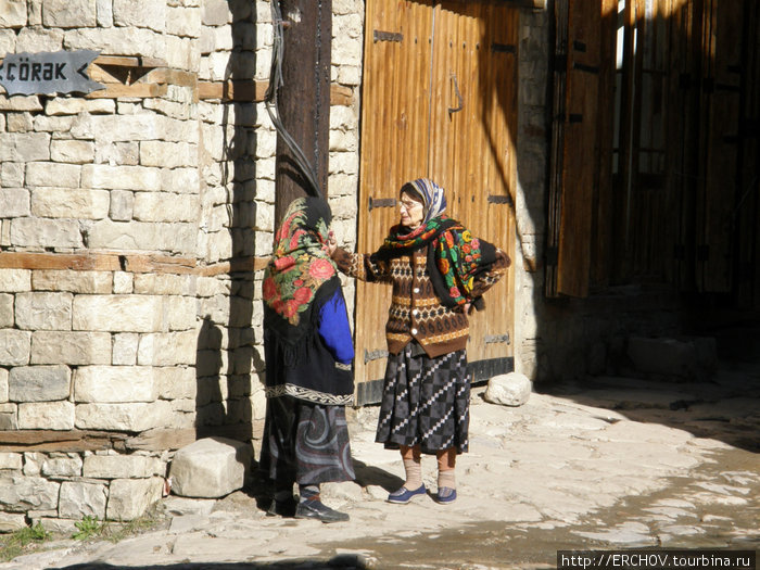 Жители посёлка Лахыч