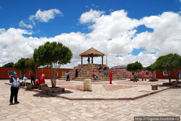 Поселок Хатум-Пукара. Центральная площадь Уюни, Боливия