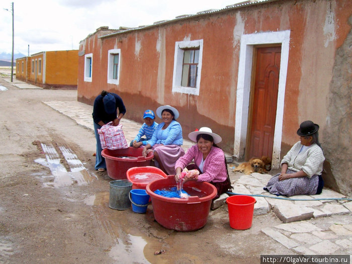 В поселке Хатум-Пукара. Обыденная жизнь Уюни, Боливия