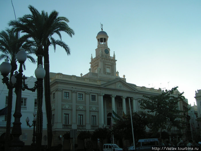 Городская ратуша / Ayuntamiento